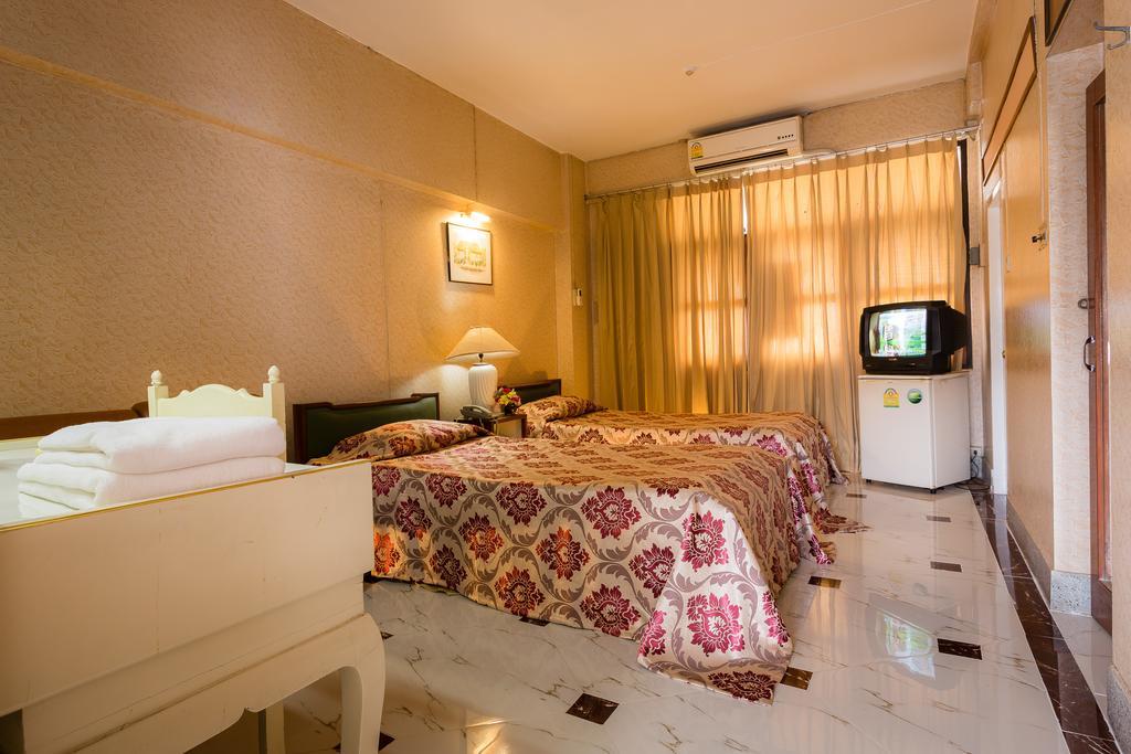 Kyo-Un Hotel Sara Buri Quarto foto