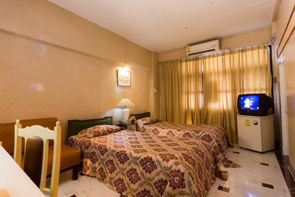 Kyo-Un Hotel Sara Buri Quarto foto